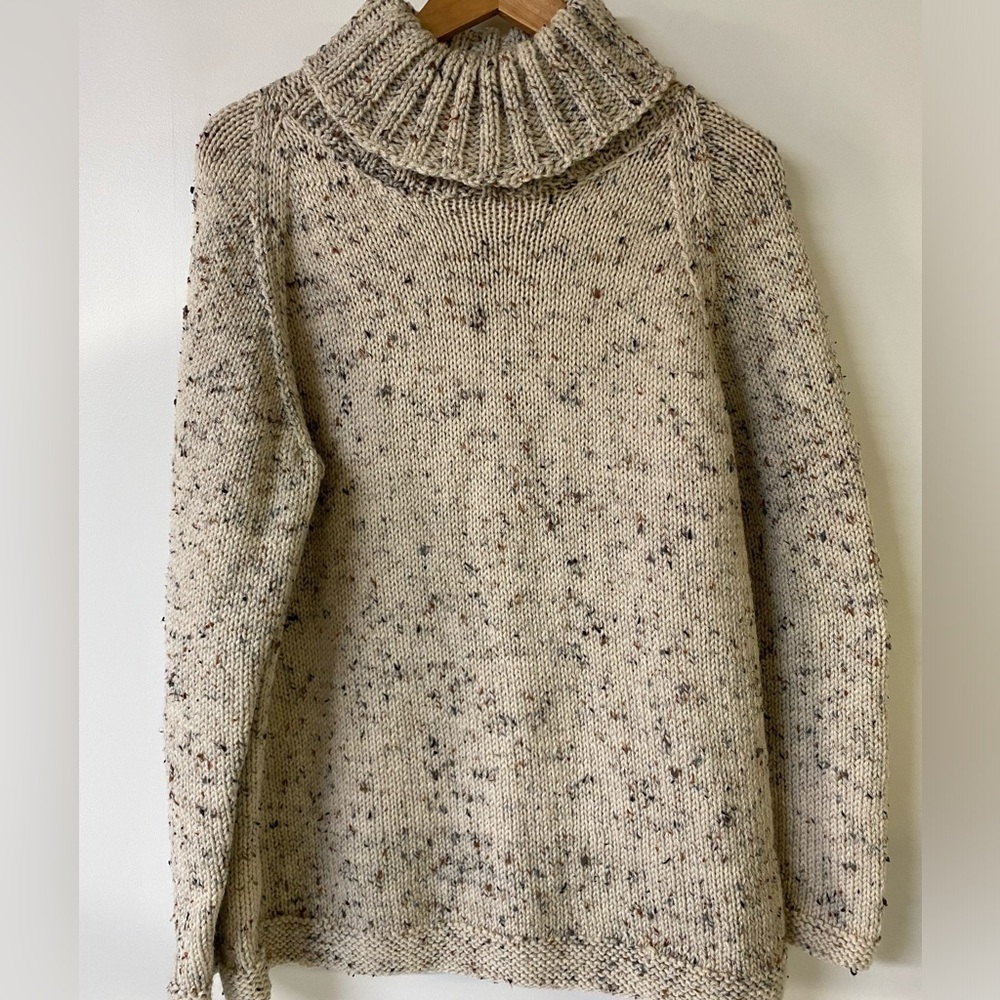 Beautiful hand knit oversize sweater, gorgeous fall colours no size or care tags